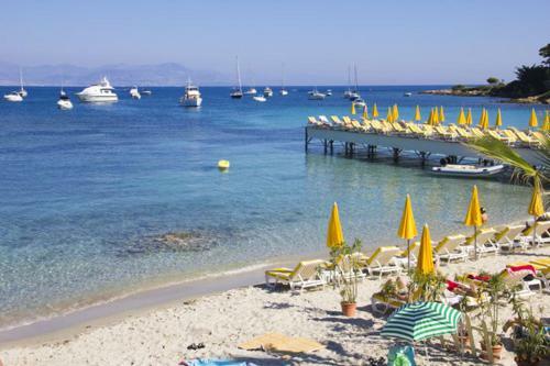 2 Bedroom Modern Apartment In Antibes With Sea View