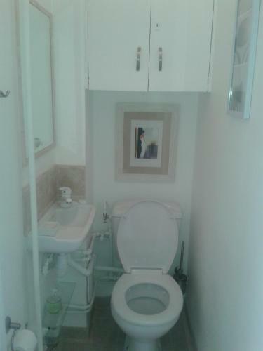 2 Bedroom Modern Apartment In Antibes With Sea View