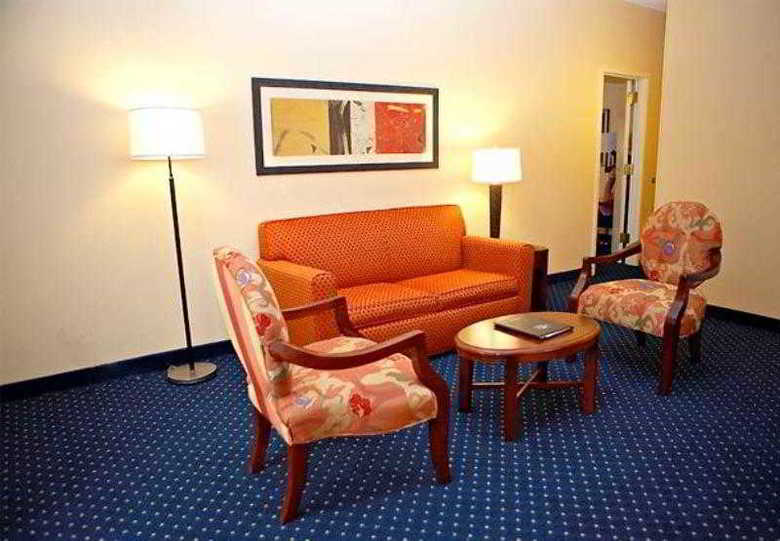 Hotel Courtyard By Marriott Dallas/lbj At Josey