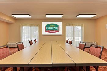 Hotel Courtyard By Marriott Dallas/lbj At Josey