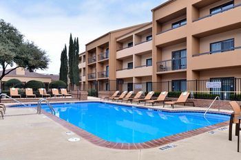Hotel Courtyard By Marriott Dallas/lbj At Josey