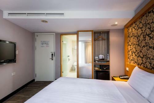 Hotel B