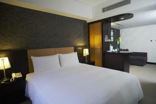 Hotel B