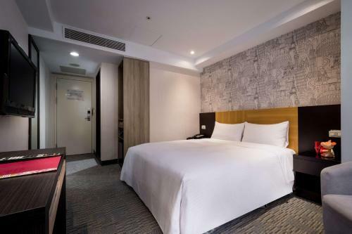 Hotel B