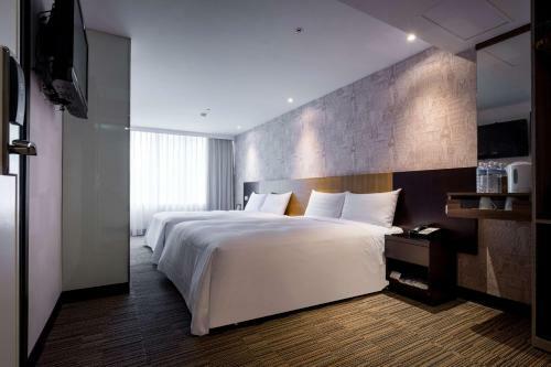 Hotel B