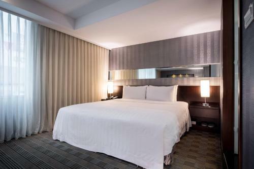 Hotel B