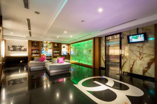 Hotel B