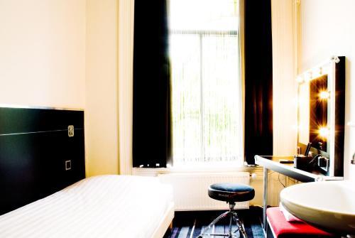 Backstage Hotel