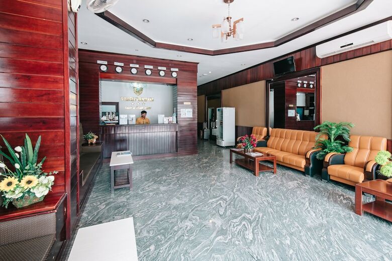Hostal V Hotel