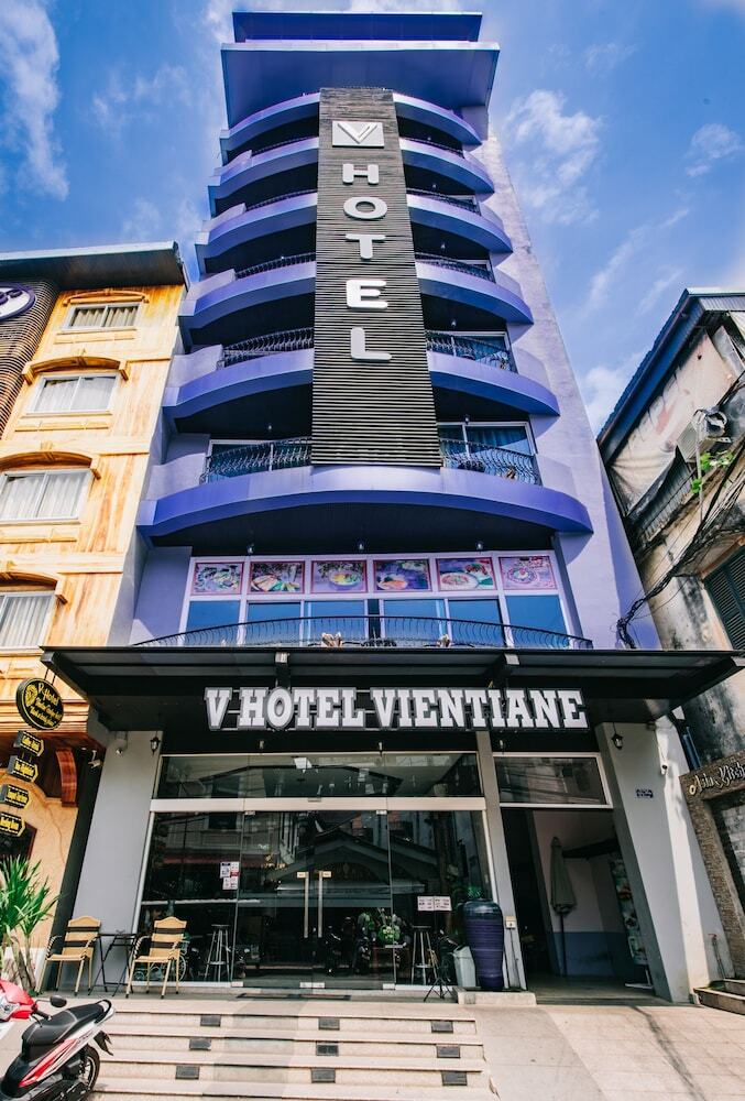 Hostal V Hotel