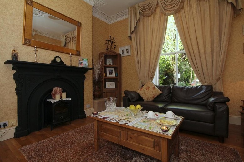 Hostal Donnybrook Hall
