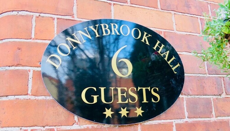 Hostal Donnybrook Hall