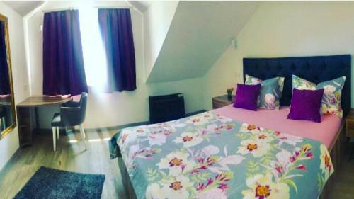 Hostal Villa White