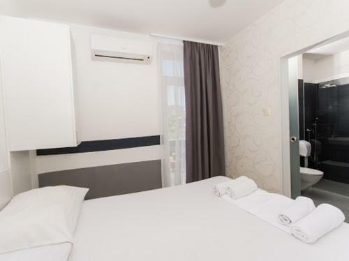 Hostal Villa White