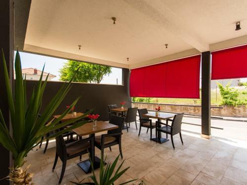 Hostal Villa White