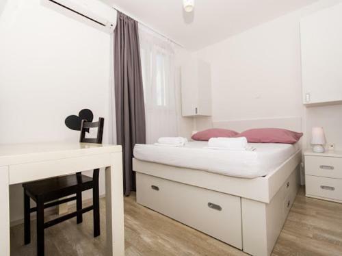 Hostal Villa White
