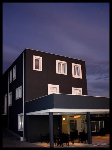 Hostal Villa White