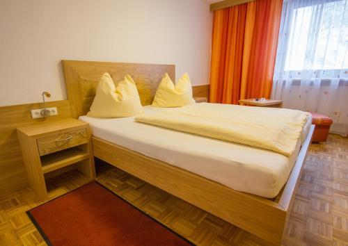 Hostal Caf� Pension Alpina
