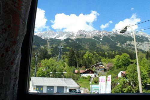 Hostal Caf� Pension Alpina