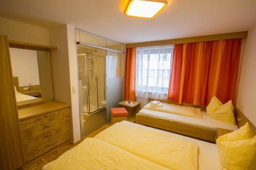 Hostal Caf� Pension Alpina