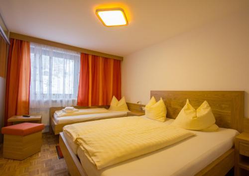 Hostal Caf� Pension Alpina