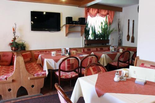 Hostal Caf� Pension Alpina