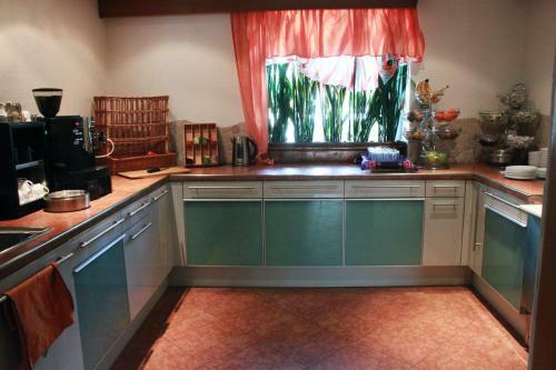 Hostal Caf� Pension Alpina