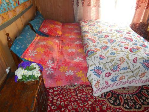 New Retreet Houseboat