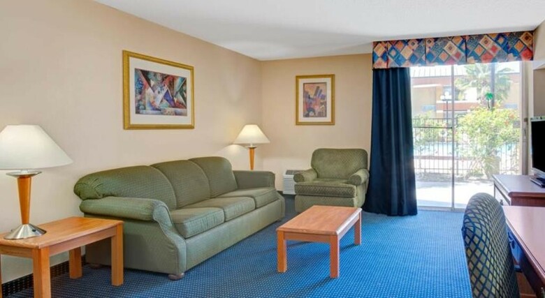 Hotel Baymont Inn & Suites Florida Mall