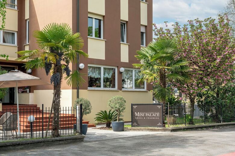 Hotel Mini Palace - Small & Charming