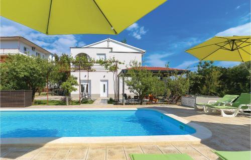 Apartment Kastel Stari 96 With Outdoor Swimmingpool