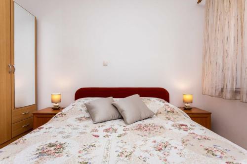 Two-bedroom Apartment Malinska Near Sea