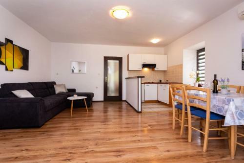 Two-bedroom Apartment Malinska Near Sea