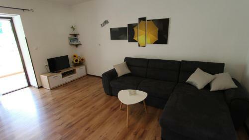 Two-bedroom Apartment Malinska Near Sea