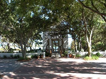 Hotel Carillon Beach Resort Inn