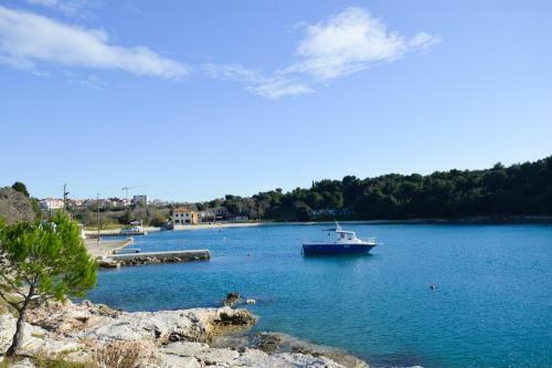 Two-bedroom Apartment Pula Near Sea 1