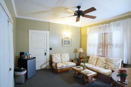 West Kauai Lodging