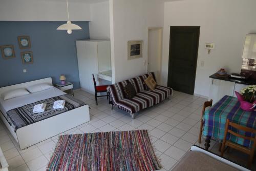 Aris Apartments