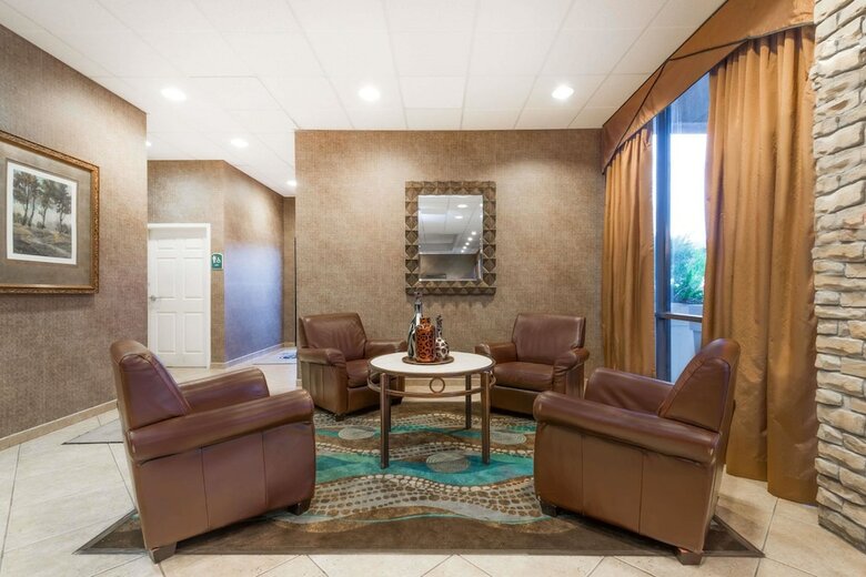 Hotel Wyndham Garden Wichita Downtown