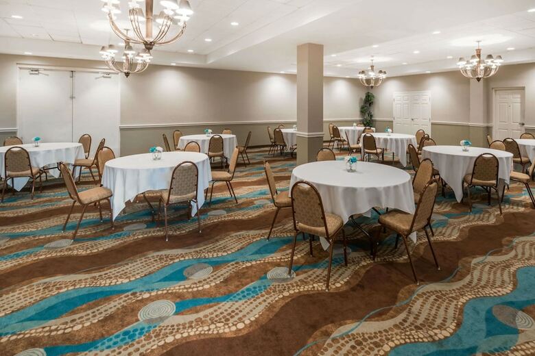 Hotel Wyndham Garden Wichita Downtown