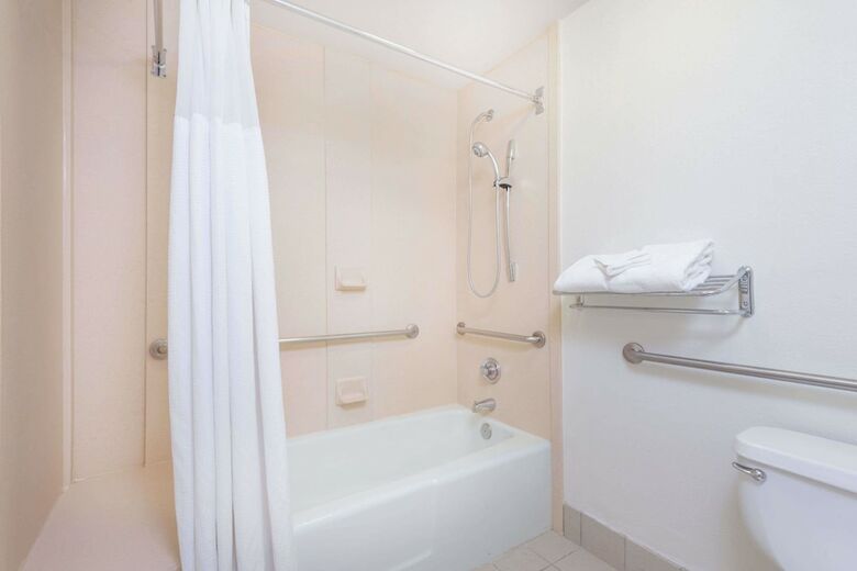 Hotel Wyndham Garden Wichita Downtown