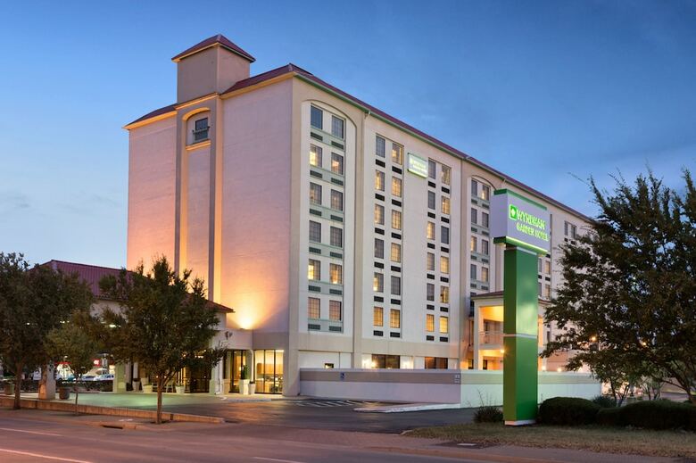 Hotel Wyndham Garden Wichita Downtown