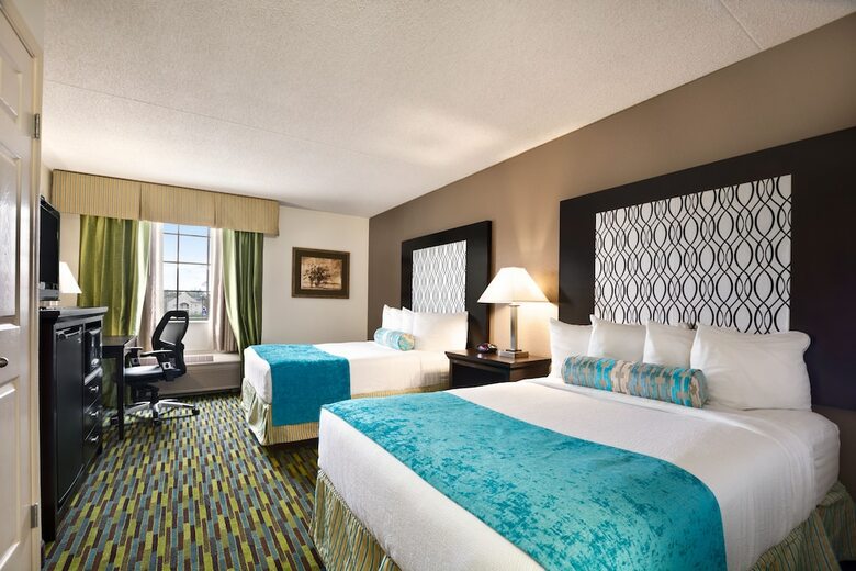Hotel Wyndham Garden Wichita Downtown