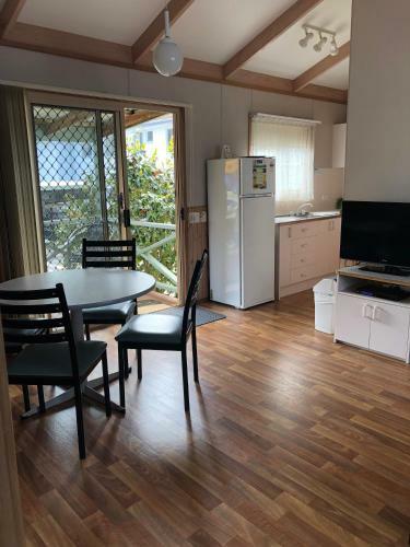 Pleasurelea Tourist Resort & Caravan Park