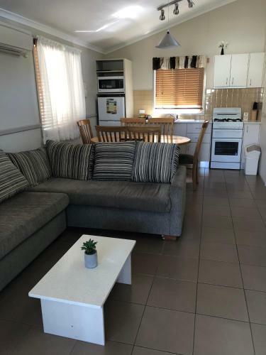 Pleasurelea Tourist Resort & Caravan Park