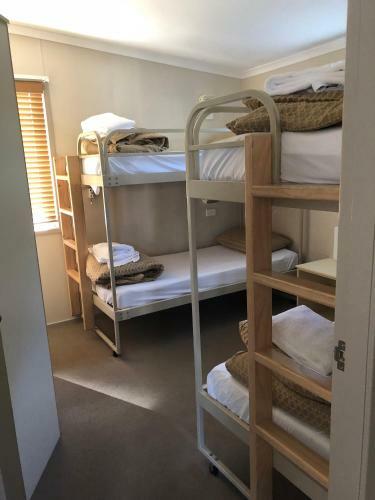 Pleasurelea Tourist Resort & Caravan Park