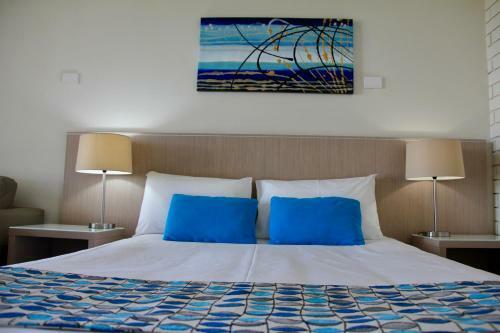 Zorba Waterfront Motel