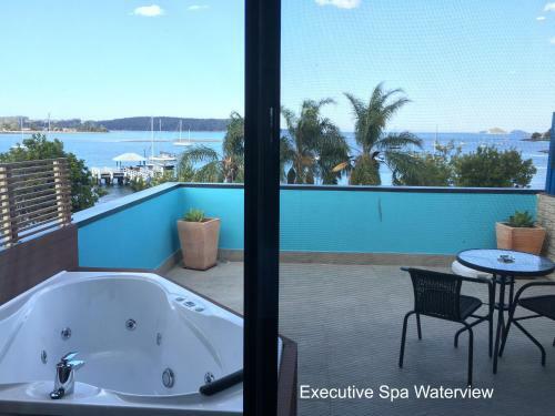 Motel Mariners On The Waterfront