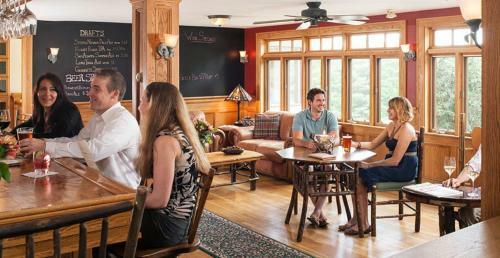Posada Friends Lake Inn