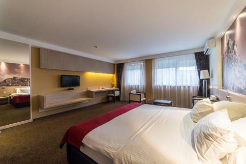 City Hotel